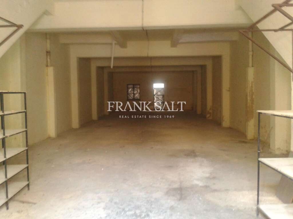 300m² Warehouse in Qormi, Malta No. 11878