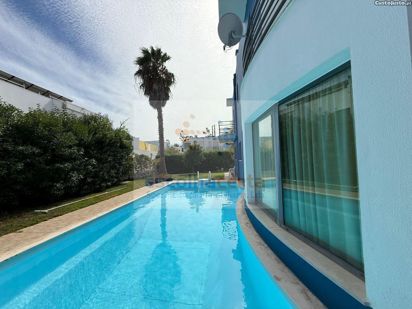 3 bedrooms Commercial property in Palmela, Portugal No. 322017