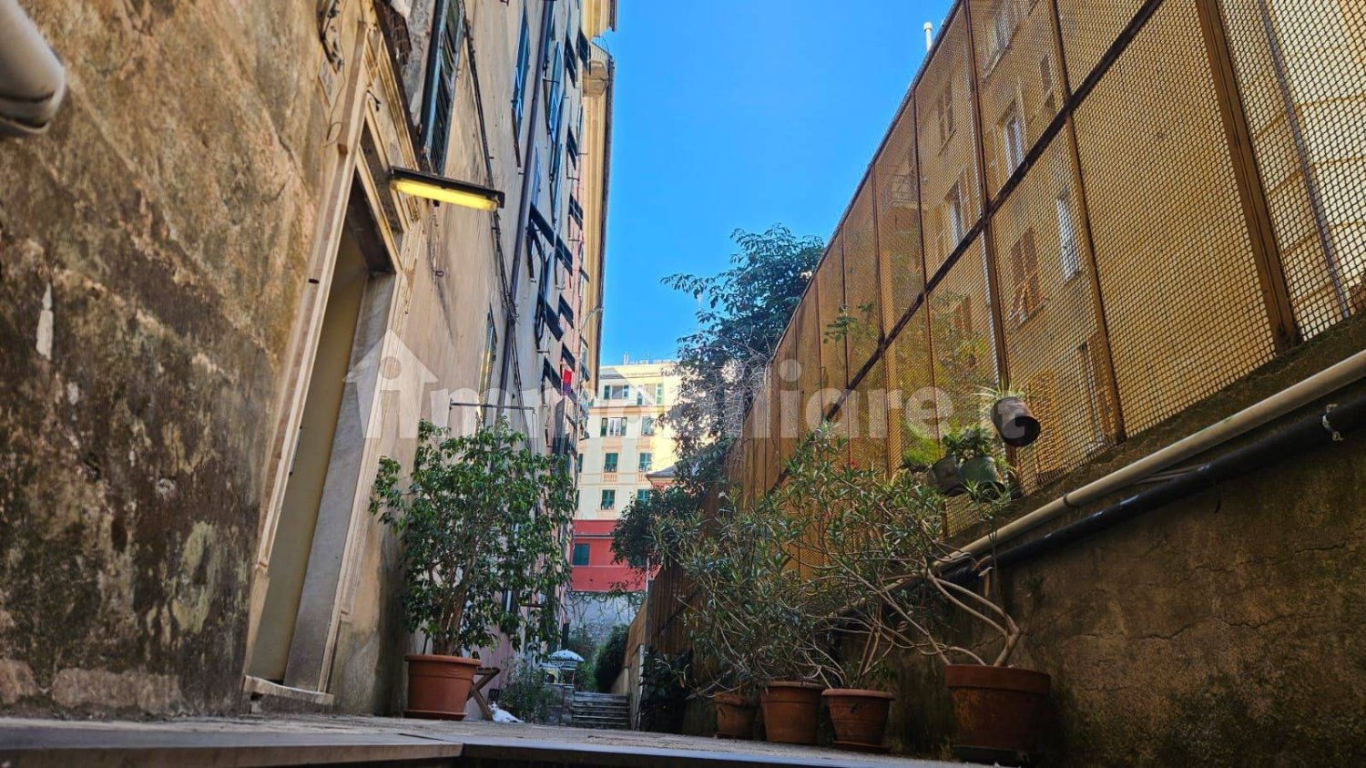5 bedrooms Apartment in Genoa, Italy No. 288858