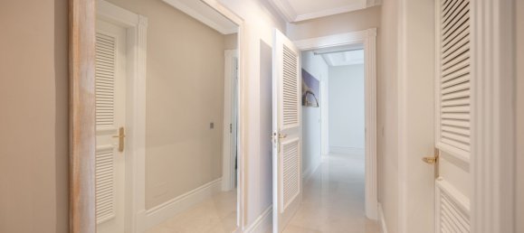 6 bedrooms Villa in Marbella, Spain No. 61265 4