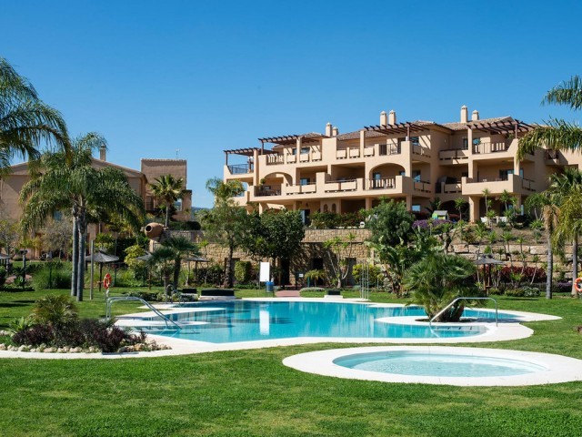 2 bedrooms Apartment in Benahavis, Spain No. 19073