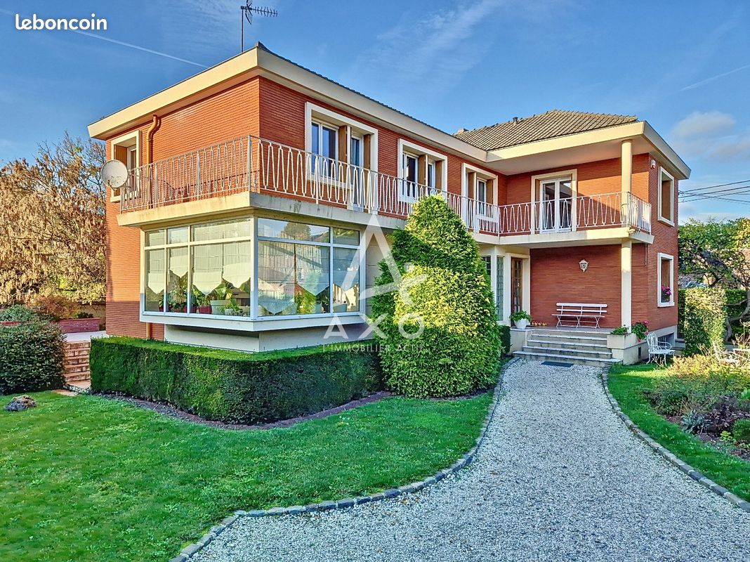 6 bedrooms House in Beauvais, France No. 214207