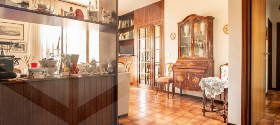 5 rooms Apartment in Bologna, Italy No. 23664 2