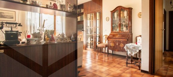 5 rooms Apartment in Bologna, Italy No. 23664 3