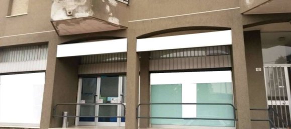 2غرفة عقار تجاري في Montano Lucino, Italy رقم 74992 4