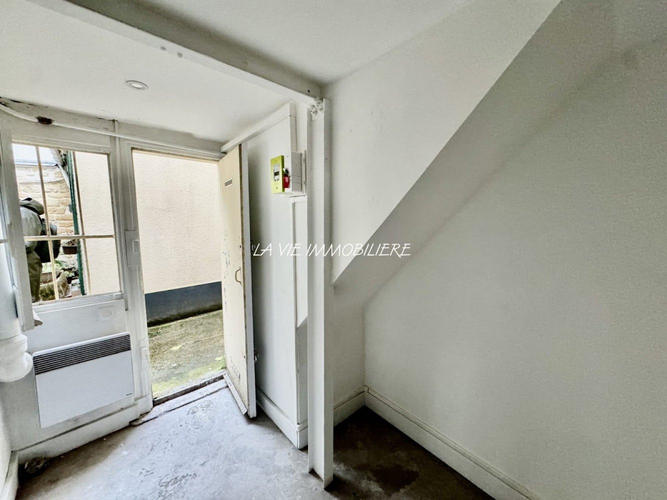 1 room Commercial property in Paris, France No. 143816