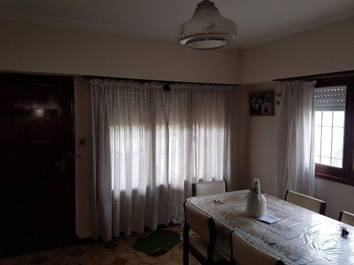 3 bedrooms House in Mar del Plata, Argentina No. 74233