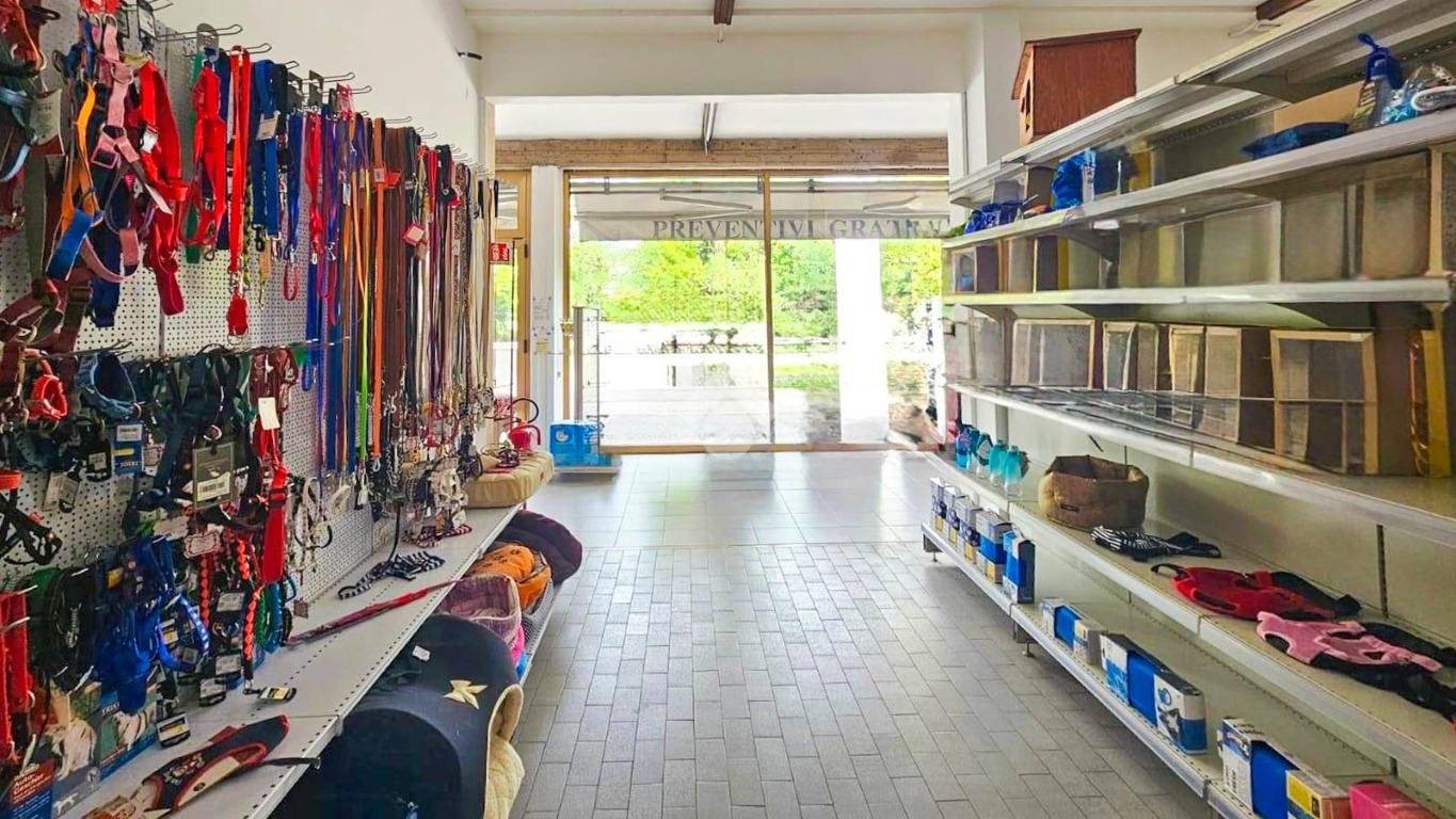  عقار تجاري في Nuvolento, Italy 260متر مربع رقم 294685