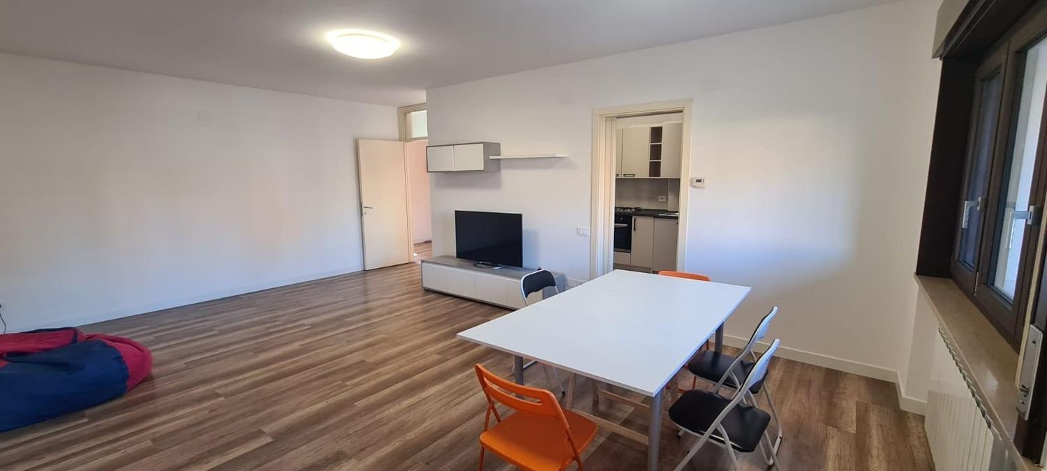 Apartamento de 5 habitaciónes en Perugia, Italy No. 138097