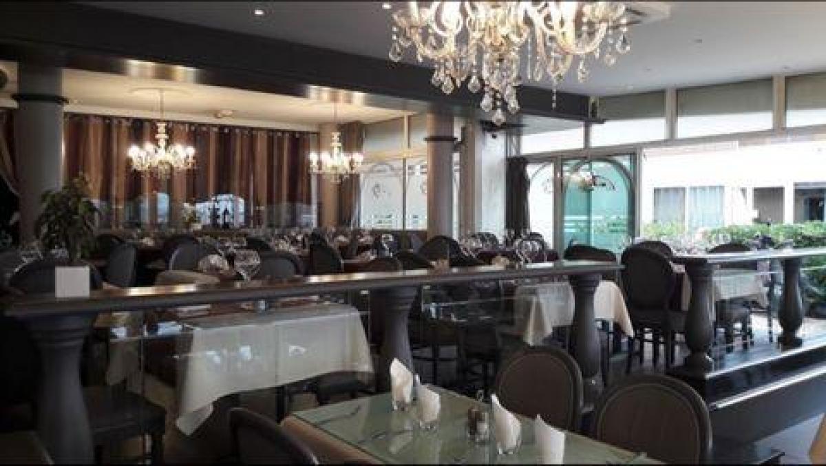  مكتب في Frejus, France 600متر مربع رقم 18287