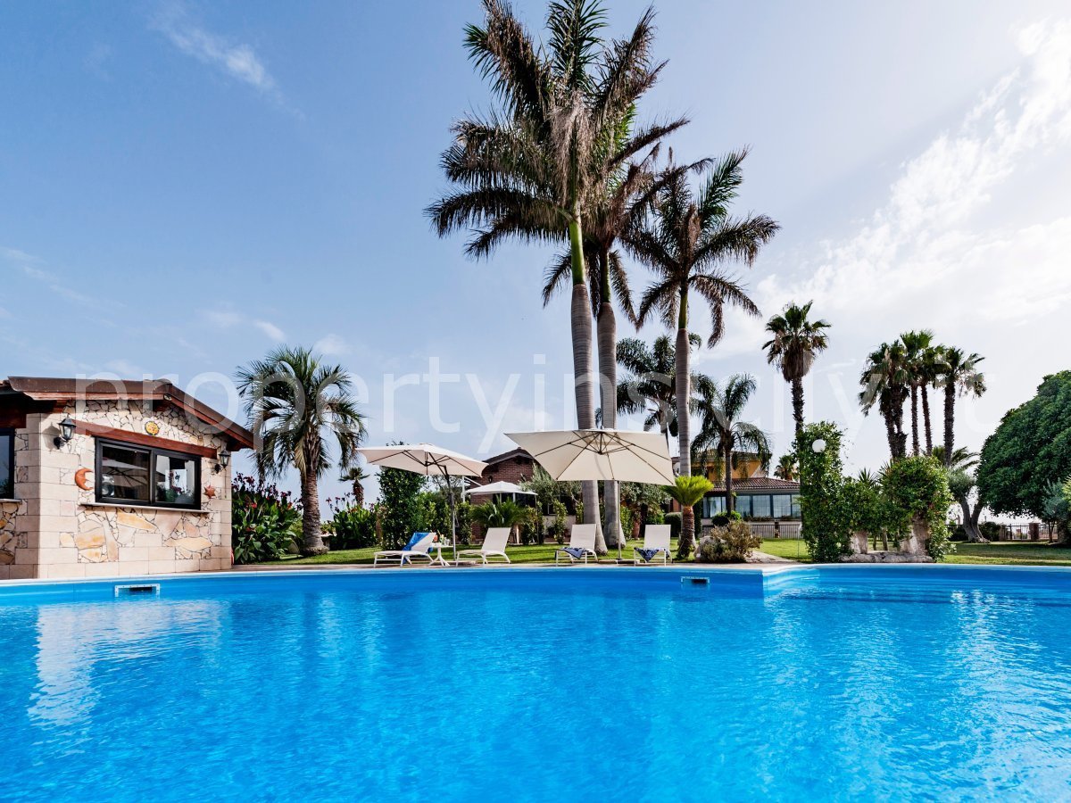 9 bedrooms Villa in Ispica, Italy No. 126390