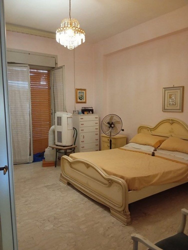5 rooms Apartment in Reggio Calabria, Italy No. 298862