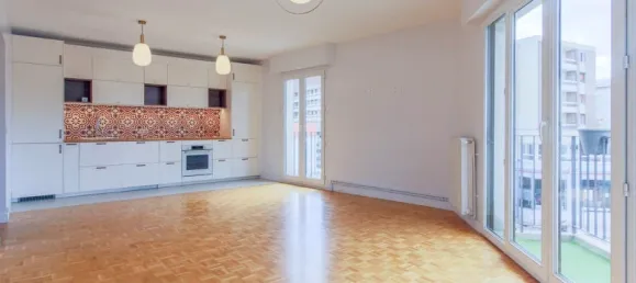 Квартира с 3 спальнями в Пуасси, Франция № 352661 3