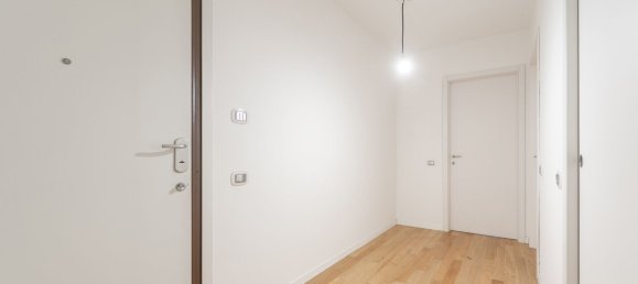 3غرفة شقة في Seregno, Italy رقم 271923 4