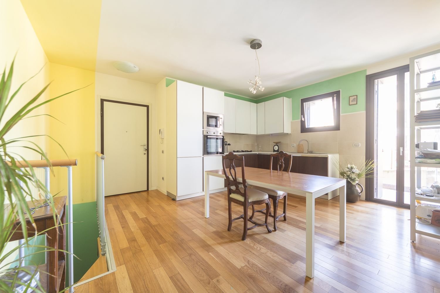 3غرفة شقة في Seregno, Italy رقم 271923