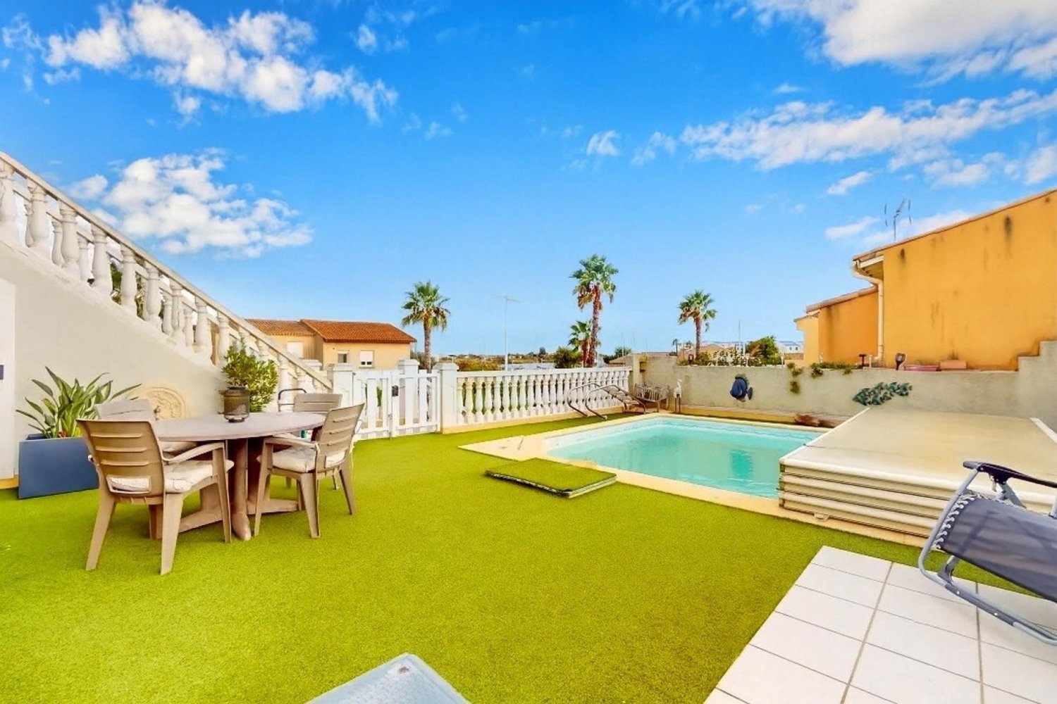 Apartamento de 2 dormitorios en Valras-Plage, France No. 326019