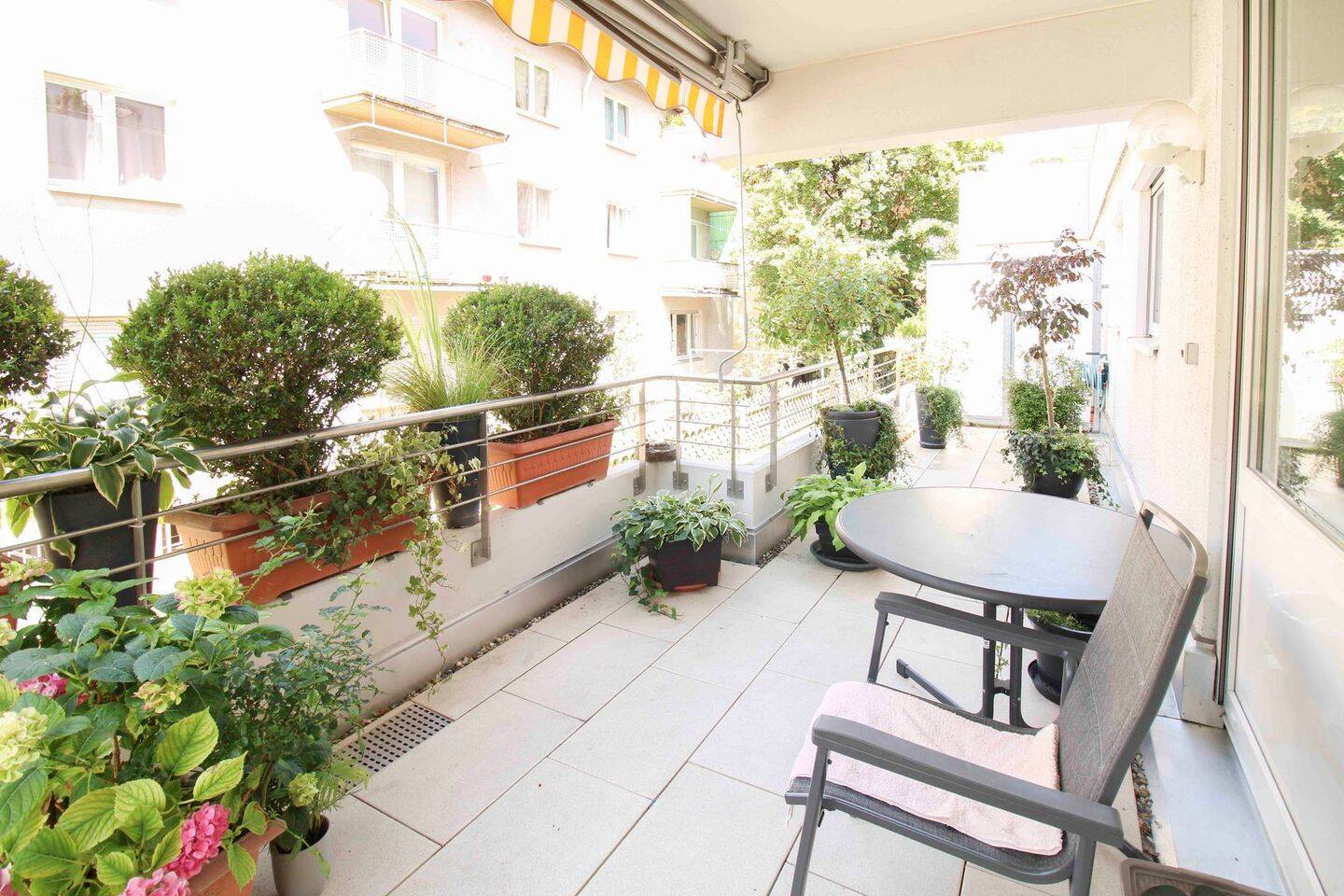 Квартира с 3 спальнями в Reutlingen, Германия № 272451