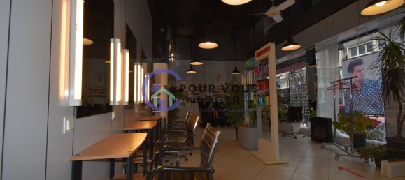 68m² Commercial property in Boulogne-sur-Mer, France No. 80303 3