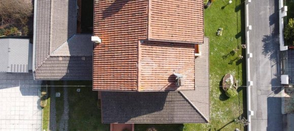 3 Schlafzimmer Haus in Udine, Italy, Nr. 52385 5