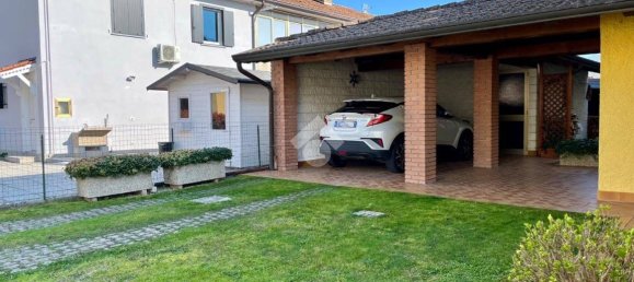 3 Schlafzimmer Haus in Udine, Italy, Nr. 52385 37