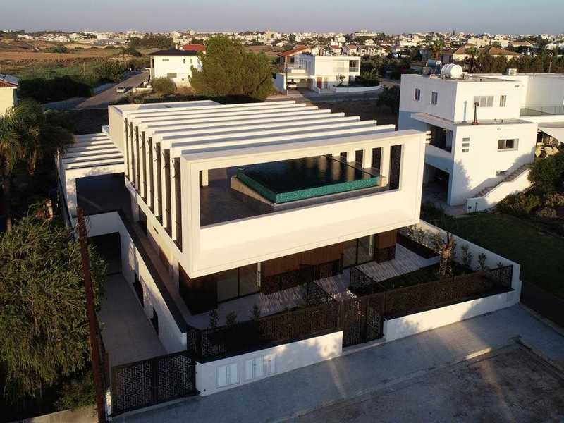 Casa de 7 dormitorios en Strovolos, Cyprus No. 7373
