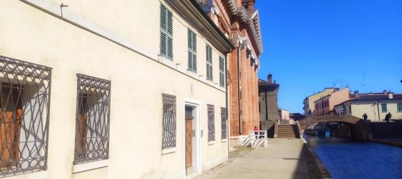 Вилла с 5 комнатами в Комаккьо, Италия № 170668 24