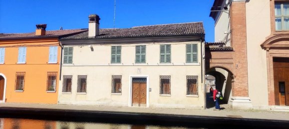 Вилла с 5 комнатами в Комаккьо, Италия № 170668 2