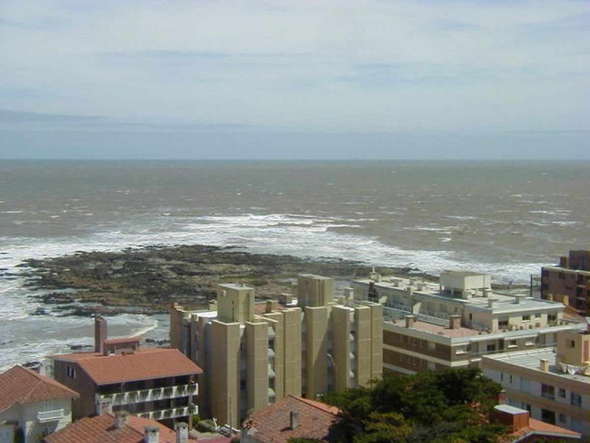 3 bedrooms Apartment in Maldonado, Uruguay No. 6235