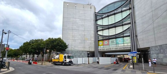 Parking in Nice, France No. 325996 3