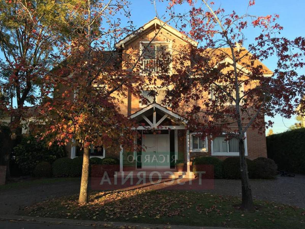 4 bedrooms House in San Fernando, Argentina No. 1191