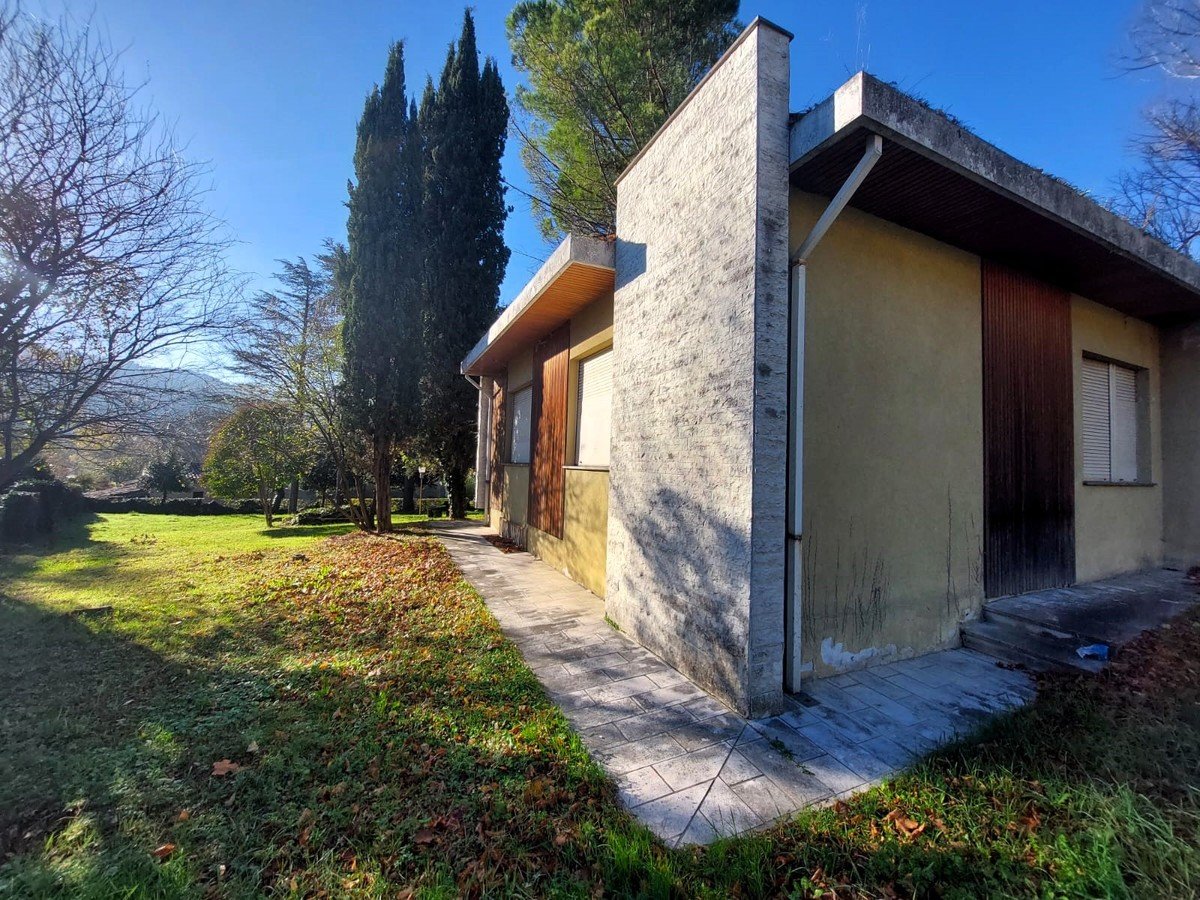 3 bedrooms Villa in Sant'Angelo in Vado, Italy No. 329490