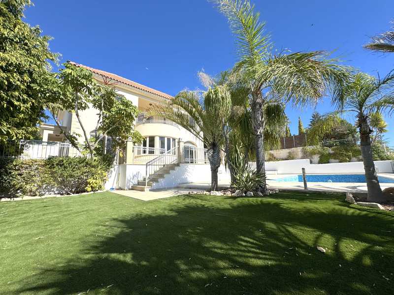 5 bedrooms Villa in Germasogeia, Cyprus No. 18206