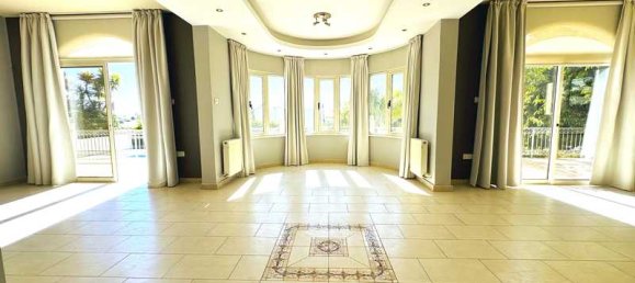 5 bedrooms Villa in Germasogeia, Cyprus No. 18206 14