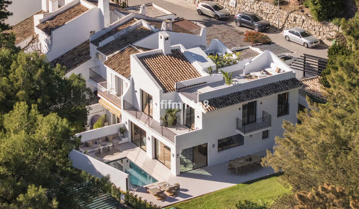 5 bedrooms Townhouse in Marbella, Spain No. 56626