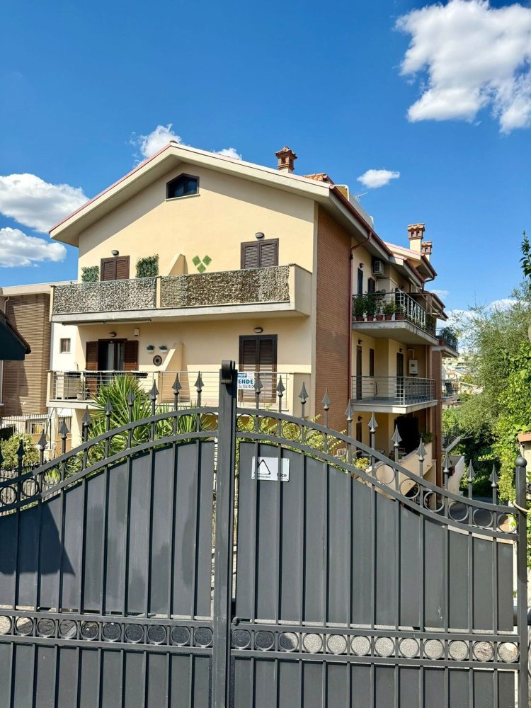 Apartamento de 3 habitaciónes en Monterotondo, Italy No. 273798