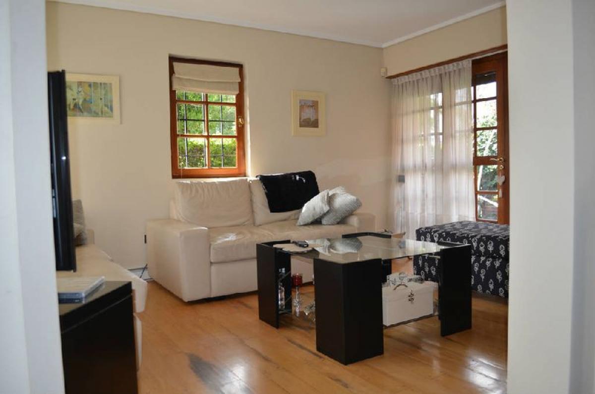 3 bedrooms House in Mar del Plata, Argentina No. 79130