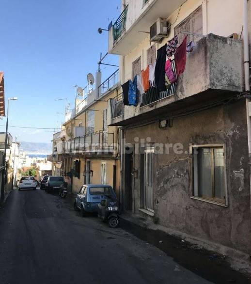 4 bedrooms Apartment in Messina, Italy No. 227469