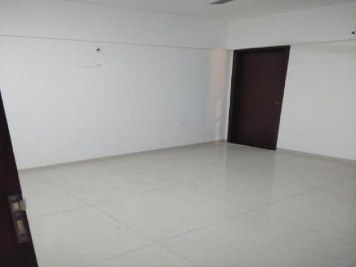 3 bedrooms House in Pune, India No. 8271