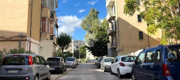 2-salle Appartement à Palermo, Italy No. 7013 17