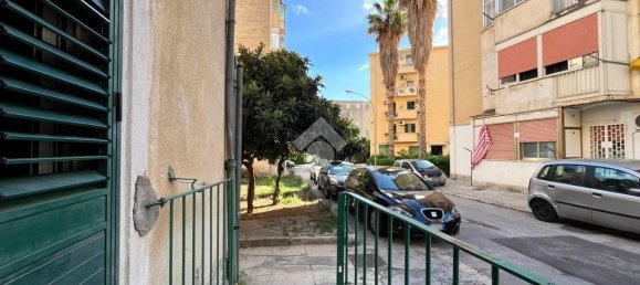 2-salle Appartement à Palermo, Italy No. 7013 18