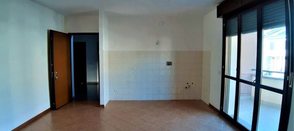 3 rooms Apartment in Guastalla, Italy No. 93063 7