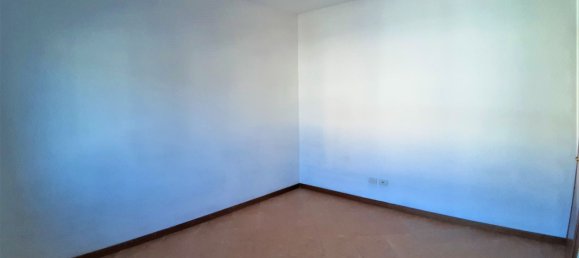 3 rooms Apartment in Guastalla, Italy No. 93063 2