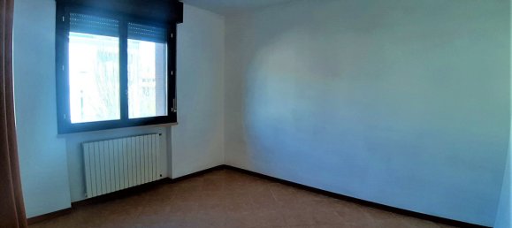 3 rooms Apartment in Guastalla, Italy No. 93063 3