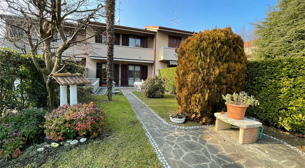 3 Schlafzimmer Haus in Seveso, Italy, Nr. 25153