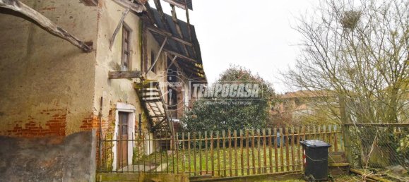 2غرفة منزل في San Benigno Canavese, Italy رقم 38178 6