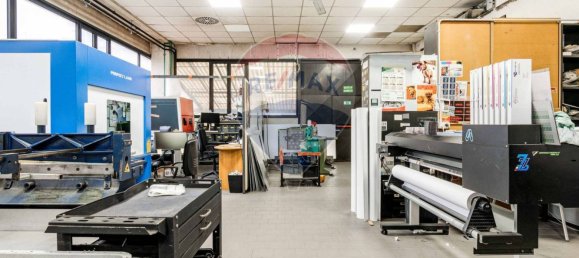 2-Zimmer Gewerbliche Immobilie in Samarate, Italy, Nr. 58565 6