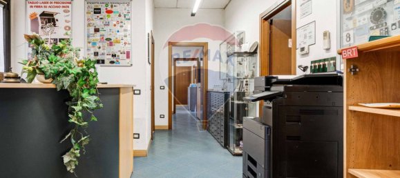 2-Zimmer Gewerbliche Immobilie in Samarate, Italy, Nr. 58565 10