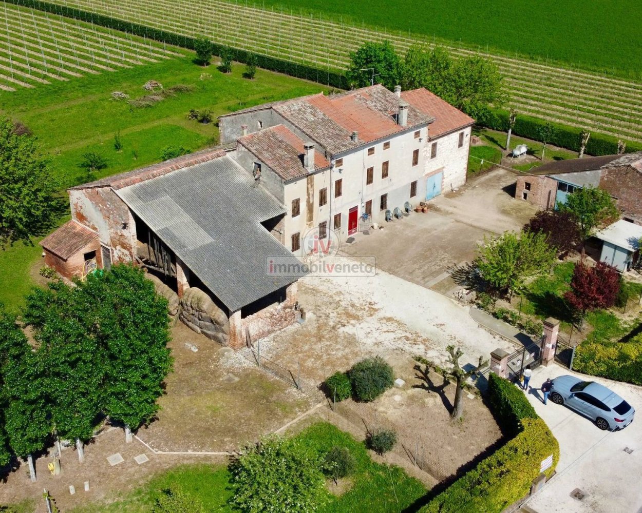 Дом с 10 комнатами в Колонья Венета, Италия № 174560