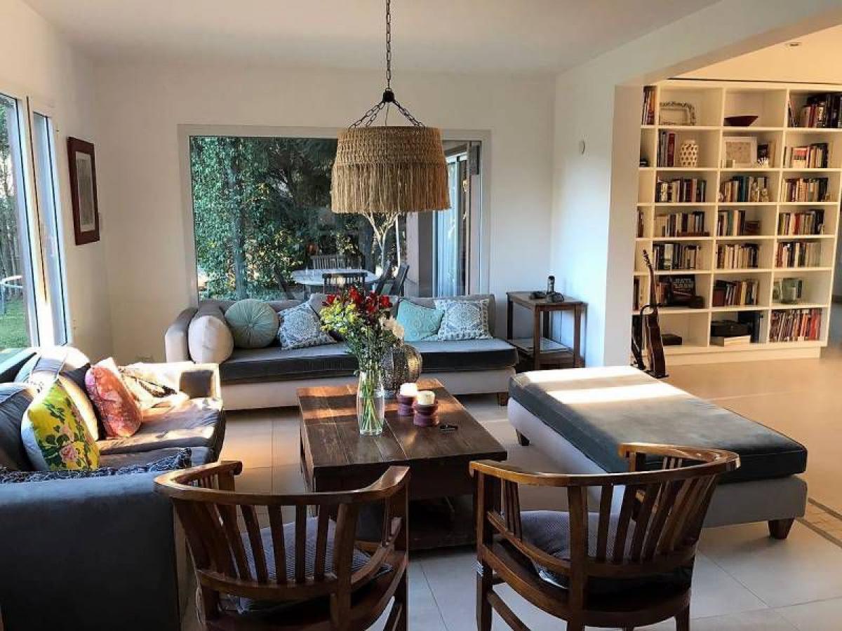 Casa de 3 dormitorios en Tigre, Argentina No. 53377