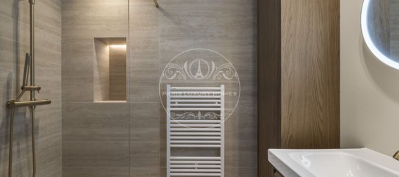 Studio in Paris, France No. 350656 13